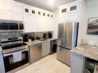 1 bdrm plus Den Juliet balcony 24-7Gym Windsor ON - 1