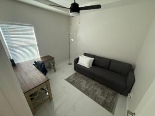 Newly build 1 bedroom 2 bathrooms condo - 8