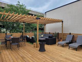 Relaxing spa retreat in downtown Windsor - 1