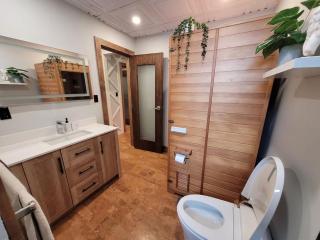 Relaxing spa retreat in downtown Windsor - 4