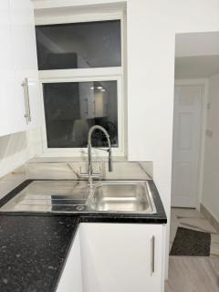 Private single room near station & town centre - 1