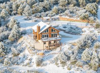 Wild Moon Ranch with Pickleball, Cedar Tub, Views - 9