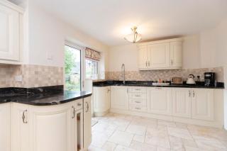 Hot Tub Free Parking 5 Bedroom Large Space - 3