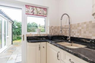 Hot Tub Free Parking 5 Bedroom Large Space - 2