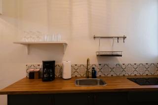 Secure 2BR Escape for Travelers - Parking - 4