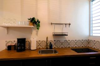 Secure 2BR Escape for Travelers - Parking - 6