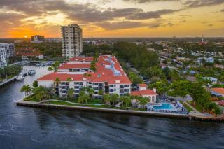Serene Waterfront 2BR Poolside Living in FTL - 1