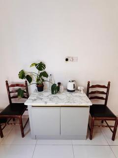 Sliema Central with Balcony Airconditioned and Comfortable Self Check IN - 5