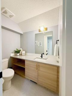 Mountain Retreat with Views and Hot Tub Near Banff Gates - 6