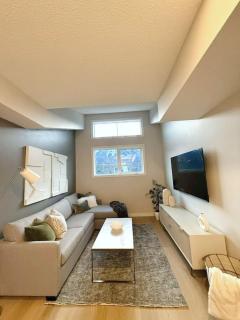 Mountain Retreat with Views and Hot Tub Near Banff Gates - 4