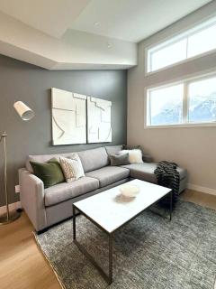 Mountain Retreat with Views and Hot Tub Near Banff Gates - 3