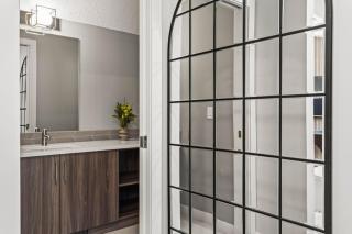 Cozy 3BR Mountainside Haven Near Banff - 3