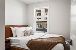 Cozy 3BR Mountainside Haven Near Banff - 1