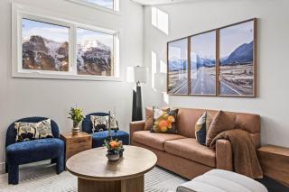 Cozy 3BR Mountainside Haven Near Banff - 5