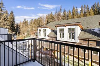 Cozy 3BR Mountainside Haven Near Banff - 6