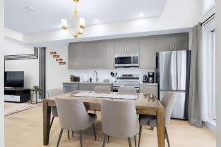 Scenic 3BR Townhouse with Mountain Views Near Banff - 4