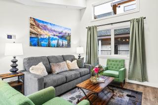 3BR Rockies Haven Near Banff with Private Patio - 4