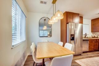 Relax Fireside Family Home 6 Mi to Dtwn Beaufort! - 4