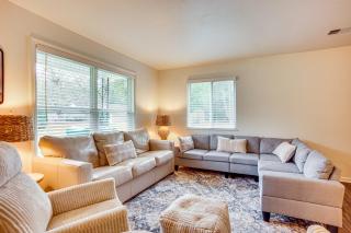 Relax Fireside Family Home 6 Mi to Dtwn Beaufort! - 3