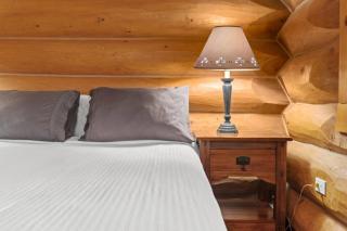 Rustic Chalet Perfect Getaway for Groups - 6