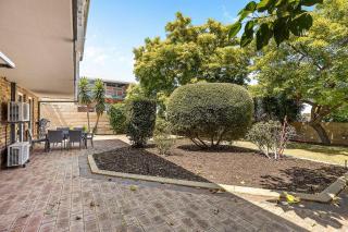 The Classic Brick Charm with spacious garden - 6