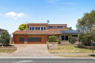 The Classic Brick Charm with spacious garden - 5