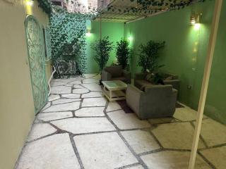 A Room with A Backyard - 0