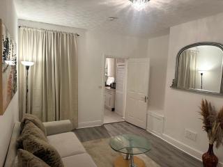 Gateshead - 2 bedrooms Sleeps 5 free parking - 5