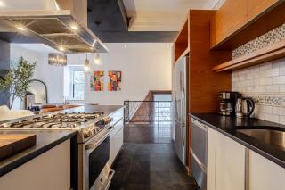 Elegant Downtown Stay, Near Bell Centre MTL - 4