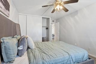 Relaxing space with open living area - 8