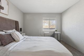 Comfortable bedroom and cozy living space - 9