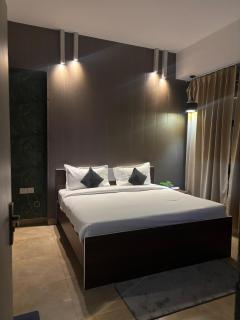 Cozy yard Modern Minimal Studio, Spectrum Mall - 7