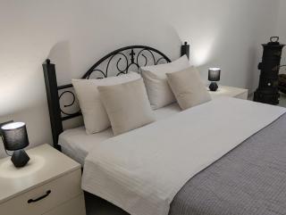 Royal Kamianets Apartment , центр Старого міста , 100м до Ратуші , вид на сквер та історичний центр - 6