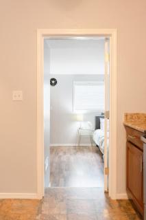 Entire house Pet Friendly w gated backyard Boeing - 3