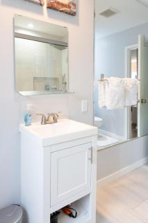 Entire house Pet Friendly w gated backyard Boeing - 2