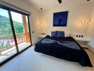 Luxurious 2 bedroom Steps from Beach - 6