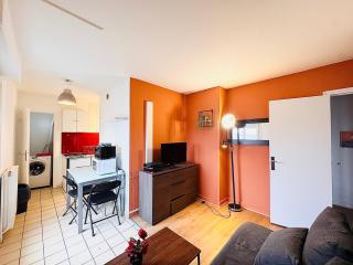 SUPERBE APPARTEMENT 2 PIÈCES AVEC GRANDE TERRASSE - 1