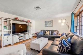 Family-Friendly Central AC Near Beach - 0