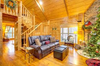 Hot Tub and Fire Pit Wooded Cabin Near DeSoto Park! - 7