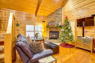 Hot Tub and Fire Pit Wooded Cabin Near DeSoto Park! - 2