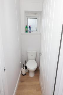 Modern 3 bedroom home refurbished with parking - 4