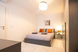 Spacious Modern 3-Bedroom Apartment in Sliema, 2-Min Walk to Seafront & Ferry - 9