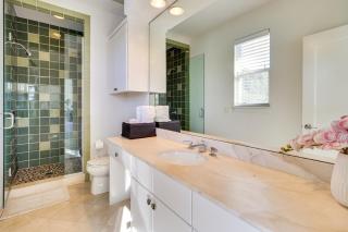 Chic Villa with Infinity Pool 10 Mi to Downtown! - 2