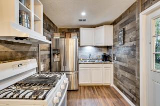 Near Wineries and Guadalupe River! Stylish Home - 8