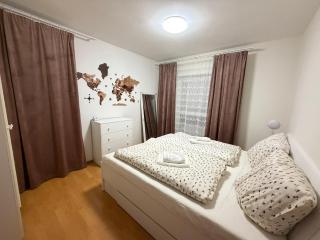 Celý dům v klidné části města, parkování zdarma - 9