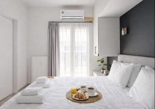 Above It All Bright & Modern Top Floor Apartment - 1min from Metro - 0