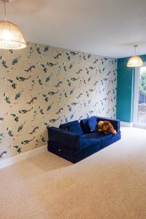 Beautiful 4-Bed Home - Gated Parking with EV Charging - Garden - 2