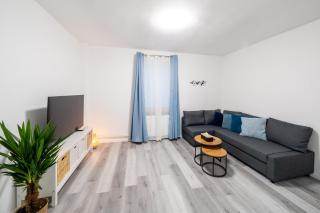 Modernisiertes Altbau 3-Zi Apartment - 2