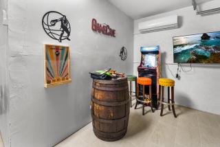 Private Dock Heated Pool Hot Tub Game Room Fun - 8