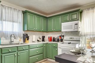 Close to Camden Clark Central Parkersburg Condo - 4